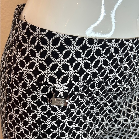 Premise Stylish Black and White Women's stretch cropped Pants - Picture 3 of 9